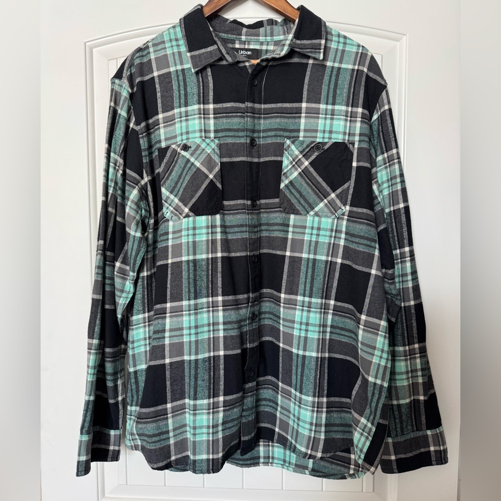 Men’s Urban Pipeline Teal and Black Flannel. Size XL.